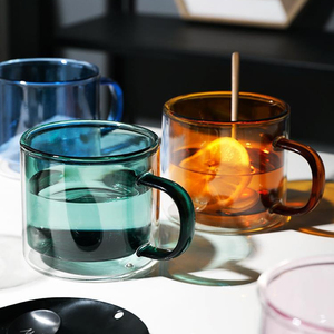 Tasses à café et à thé en verre borosilicate à double paroi résistantes à la chaleur, personnalisées en gros, avec poignée, en verre coloré - Product Image 2