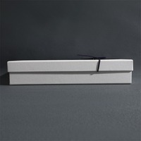 Boîte d'emballage cadeau rectangulaire grande et élégante en carton blanc recyclable avec logo personnalisé pour foulards, produits de soin et bijoux, motif uni