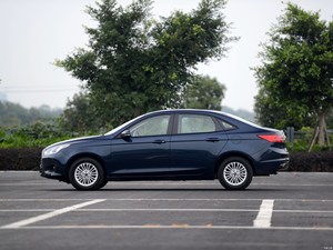 Voiture d'occasion Ford Escort 2015 2016 2017 1.5L 6AT Berline Conduite à Gauche Caméra Arrière Véhicule d'occasion fiable - Product Image 4