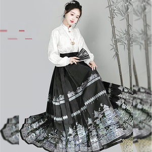 Abito Tang da Donna per Uso Quotidiano, Stile Tradizionale Cinese con Stampa Floreale, Gonna a Faccia di Cavallo Realizzata a Mano da Artisti Cinesi, in Poliestere - Product Image 5