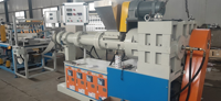 Machine d'extrusion de butyle thermofusible pour la production de bandes d'étanchéité en caoutchouc butyle pour toitures