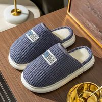 Nouvelles pantoufles d'hiver de luxe pour femmes, à bout fermé, design gonflé, épaisses, en peluche moelleuse, antidérapantes, chaudes, pour usage intérieur