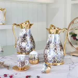 Aangepaste Afdrukken Logo Gouden Dubai Cup Schotel Houden Warming Pitcher Saudi Arabische Koffie Pot Dallah Pot Kopje Thee Set