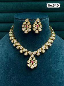 Parure de bijoux plaqué or avec zircon et pierres, collier et boucles d'oreilles, pour femme, idéale pour mariage, cérémonie ou soirée, vente en gros - Product Image 3