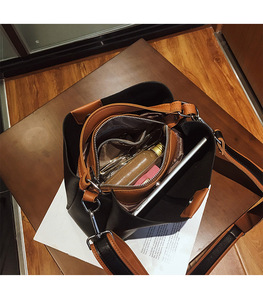 Nouveau Sac Fourre-tout Femme en Cuir PU Grande Taille Style Rétro, Sacs à Main Couleurs Contrastées, Sac Bandoulière Rétro pour Femme Idéal pour l'<span class=keywords><strong>Été</strong></span> et les Trajets Quotidien - Product Image 6