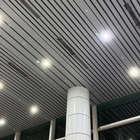 Panneau de plafond extérieur en aluminium à grain de bois, ventilé, pour bardage de avant-toit, étanche, installation par clipsage