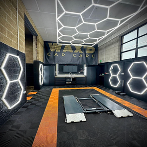 Stazione di Manutenzione Auto Professionale SUEZ con Luce LED Esagonale IP54 Impermeabile 6000K Luce Diurna Garanzia di <span class=keywords><strong>3</strong></span> Anni per Garage e Barbiere - Product Image 1