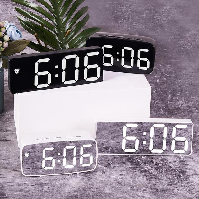 Smart Modern Classic Electric Desktop Alarm Clock Digital Display USB Charging Dual Alarm ABS Material Small Size for Home Decor
