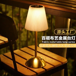 Lampe de table moderne en laiton avec abat-jour conique en tissu multicolore, LED blanc chaud doux, alimentation CA, commande par interrupteur, décoration de chambre - Product Image 5