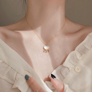 Haifeng Meilong Mother Of Pearl Geometric Pendant Necklace White Gold Color Women's Everyday Wear Clavicle Chain Jewelry - Product Image 1