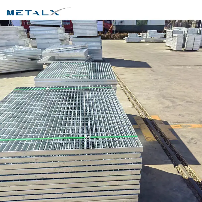 Hot dipped galvanized serrated steel grating 25mm customized stainless steel floor drain grate for walkway