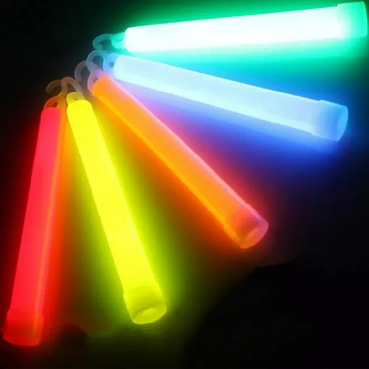 Prodotti promozionali di vendita caldi all'ingrosso bastoncini luminosi per feste di natale da concerto con luce fluorescente chimica