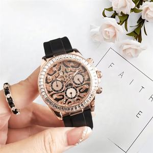Reloj Cronógrafo de Mujer con Diseño de Leopardo, Tendencia 2026, Bisel con Diamantes en Oro Rosa, Correa de Caucho Negra - Product Image 1