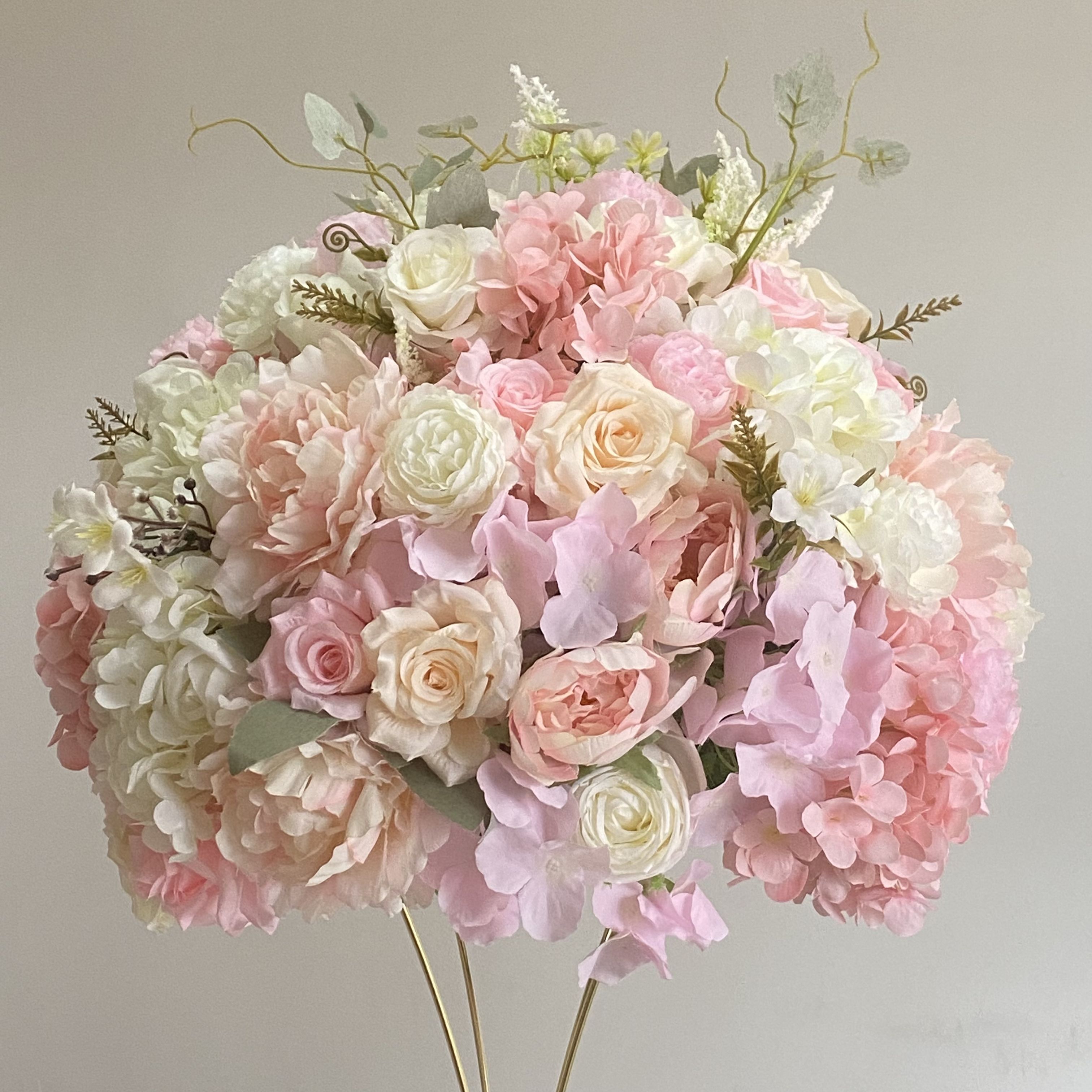 ลูกบอลดอกไม้สีชมพู