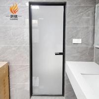 Porte battante décorative en PVC avec design en arche, porte à châssis sur mesure pour église et architecture de style méditerranéen