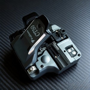 เครื่องตัดไฟเบอร์ออปติกฟูจิคุระ ซีที 50 120W X 95D X 45Hmm สำหรับการตัดที่แม่นยำ - Product Image 1
