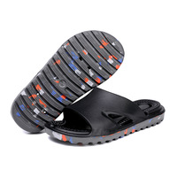 Chaussons de récupération sportifs ergonomiques pour hommes avec soutien de la voûte plantaire et semelle épaisse pour le soulagement post-exercice