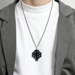 Colgante de plata S925 y jade negro natural de grado A con diseño de trébol de cuatro hojas y cruz, estilo moderno y versátil. - Product Image 4