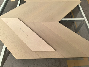 Parquet stratifié de luxe 3 couches en chêne brossé naturel, motif chevron, qualité AB, bois dur massif - Product Image 6
