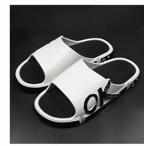 Sandales plates décontractées tendance pour garçon Nouveau créateur <span class=keywords><strong>Pantoufles</strong></span> d'extérieur en PVC Chaussures OK <span class=keywords><strong>Pantoufles</strong></span> pour hommes - Product Image 5