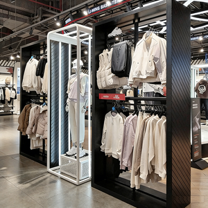 Espositori Personalizzati per Negozi di Articoli Sportivi, Scaffali per Attrezzature Sportive, Stand per Esposizione di Abbigliamento e Scarpe, Vetrine per Outlet - Product Image 3