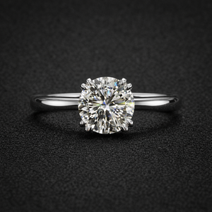 แหวนเพชรแพลตตินั่มระดับไฮเอนด์ ออกแบบสำหรับผู้หญิงที่มองหาเครื่องประดับหรูหรา เหมาะสำหรับงานแต่งงาน งานเลี้ยง และโอกาสพิเศษ - Product Image 1