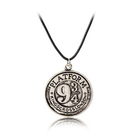 Collier Pièce de Monnaie de la Résurrection 9 3/4 de la Série Harry Potter 934, Accessoire de Série TV Européenne et Américaine