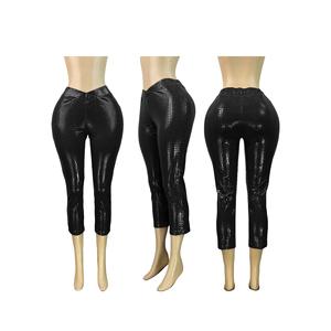 Pantaloncini Sexy da Donna <span class=keywords><strong>in</strong></span> Ecopelle con Motivo a Serpente Estate 2025 Abbigliamento da Club Notturno Streetwear - Product Image 6