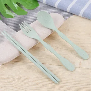 Groene Gezonde Eco-vriendelijke Materiaal Tarwe Stro Bestek Set Draagbare Verkoopbare Flatwares Set Met Eetstokjes Lepel Vork