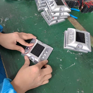 4pcs White <strong>LED</strong> <strong>Solar</strong> Road Stud Aluminum Material IP68 Driveway <strong>Markers</strong> Traffic Light Road <strong>Lane</strong> Divider for Road Warning - Product Image 5