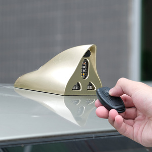 Luz de Techo Magnética Solar para Auto con Forma de Aleta de Tiburón, Control Remoto, Accesorios Decorativos para Automóvil - Product Image 1