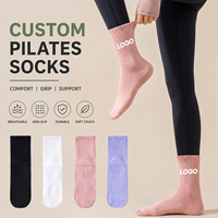Chaussettes de Pilates de haute qualité, douces au toucher, avec grip personnalisé brodé, antidérapantes