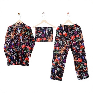 Conjunto de Bata Larga de Algodón 100% Suave para Mujer, Hecha a Mano en India, con Estampado Floral Digital y Cuello Vuelto, Manga Larga - Product Image 1
