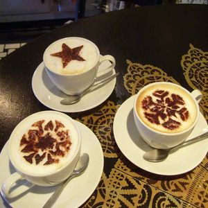 Molde de acero inoxidable para arte latte en café, espolvoreador de polvo decorativo, tapete de forma irregular para decoración de café - Product Image 1