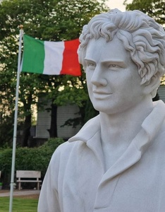 Statua Scultura Europea di Carlo Acutis in Marmo Benedetto a Grandezza Naturale Personalizzata per Chiese Parocchiali e Cappelle Giovanili - Product Image 3