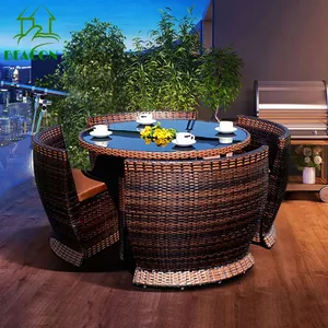 नई डिजाइन के साथ सभी मौसम होटल दौर विकर आउटडोर फर्नीचर रतन सोफा टेम्पर्ड ग्लास चाय की मेज