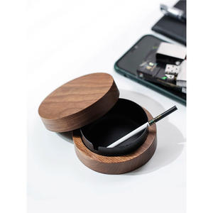 ที่เขี่ยบุหรี่ไม้วอลนัททรงกลมพร้อมฝาปิดสแตนเลสสไตล์นอร์ดิกตกแต่งโต๊ะได้อย่างทนทาน - Product Image 4