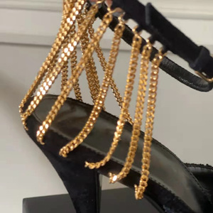 Nouveauté Chaussures à talons hauts noires sexy Chaussures à talons fins en or Chaussures pour femmes Chaîne métallique Bout pointu Sandales à talons hauts pour soirée - Product Image 3