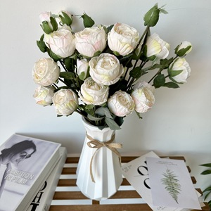 Bouquet de roses artificielles Queyiyi, 13 têtes, arrangement de fleurs en soie pour mariage et décoration intérieure - Product Image 1