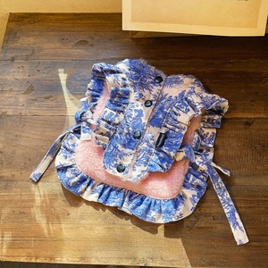 Capa para Mascotas con Forro de Felpa Floral Azul Francés - Abrigo Cálido con Volantes para Perros para Clima Frío - Product Image 4