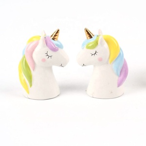 Prix d'usine, salière et poivrière en céramique peintes à la main, en forme de licorne mignonne, écologiques, couleur personnalisée - Product Image 1