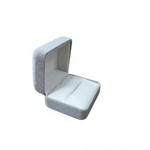 Juego de Cajas de Almacenamiento de Joyas Rectangulares Simples con Tapa para Anillos y Collares en Acabado de Terciopelo Gris - Product Image 3