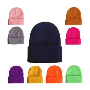 बुनाई वाली ठोस रंग की टोपी यूनिसेक्स बीनी गर्म फैशन हिप हॉप कैप्स शीतकालीन टोपी बुना हुआ नरम बुना हुआ बीनी टोपी पुरुष महिलाओं के लिए