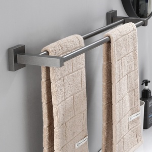 Set di Accessori di Lusso per il Bagno in Alluminio Grigio Canna di Fucile, Organizer da Parete con Portasciugamani a Barra e a Ripiano - Product Image 4