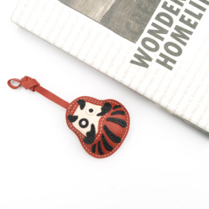 Porte-clés en cuir avec figurine rétro à barbe - Product Image 4