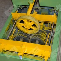 Machine de découpe des flancs des pneus à haute productivité et à faible consommation d'énergie pour la production de poudre de caoutchouc, capacité de traitement de 150 à 300 pneus/heure