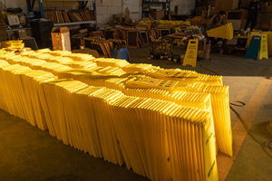 الأكثر مبيعاً علامة السلامة المرورية المخصصة على شكل تحذير من الأرضيات الرطبة لوحة علامات تحذير بلاستيكية صفراء قابلة للطي - Product Image 4