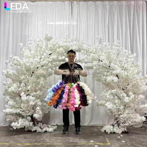 Decoración de Boda LEDA, Árbol de Flores de Cerezo Artificial Clásico Blanco y Rosa, Juego de Dos Piezas, Arco - Product Image 1