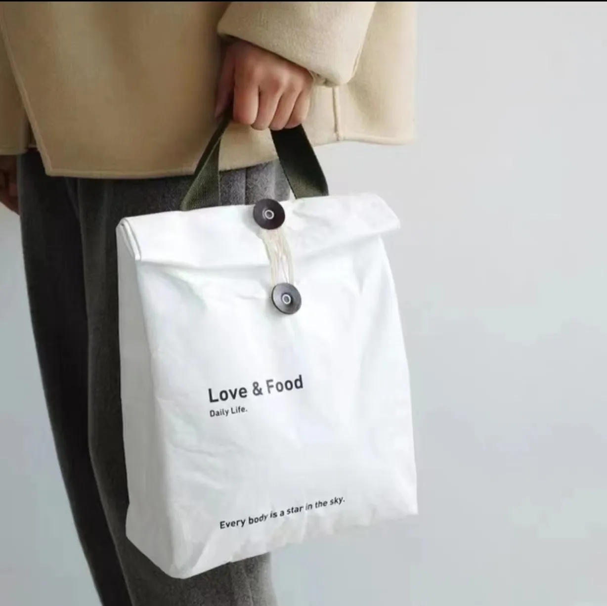 도매 휴대용 튼튼한 사용자 정의 로고 인쇄 열 크래프트 쿨러 절연 종이 tyvek 점심 가방