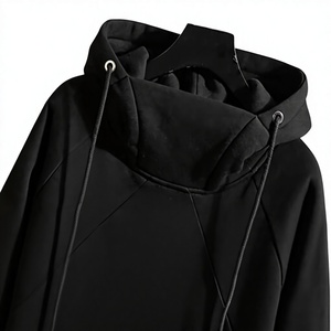 เสื้อฮู้ดดี้โอเวอร์ไซส์ผู้ชาย สีดำล้วน ผ้าฝ้ายเฟรนช์เทอร์รี่ สวมใส่สบาย มีกระเป๋าหน้า เหมาะสำหรับใส่ในฤดูใบไม้ร่วง - Product Image 3